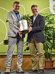 "Mehr Bio für Morgen" lautet das Motto des Förderpreises der BioMessen. "Mehr Bio für Morgen" lautet das Motto des Förderpreises der BioMessen.